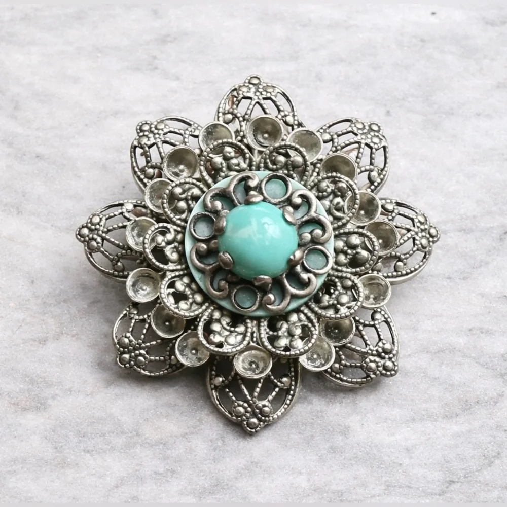 ANTIQUE SILVER TONE FILIGREE FAUX TURQUOISE CABOCHON ROUND BROOCH - Picture 1 of 4
